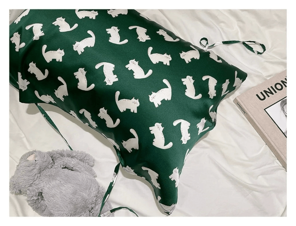 Toddlers  Pillowcase Mulberry Pillow Chic Kitty Green Silk Pillow for Kid's Birthday Gift Available with Two Size for Adults and Kids - Lian