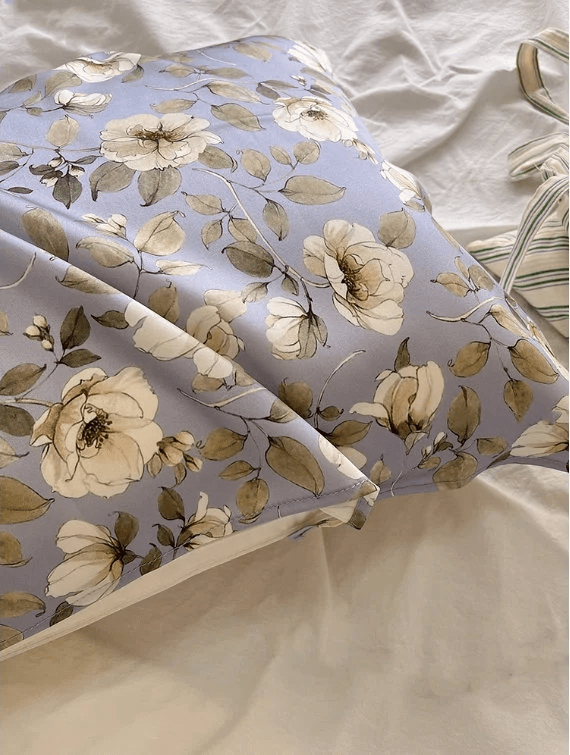 Camellia Japonica Mulberry Silk Pillowcase - Luxurious Floral Silk Bedding for Enhanced Beauty Sleep - Lian