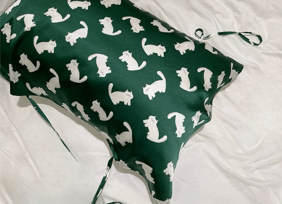 Toddlers  Pillowcase Mulberry Pillow Chic Kitty Green Silk Pillow for Kid's Birthday Gift Available with Two Size for Adults and Kids - Lian