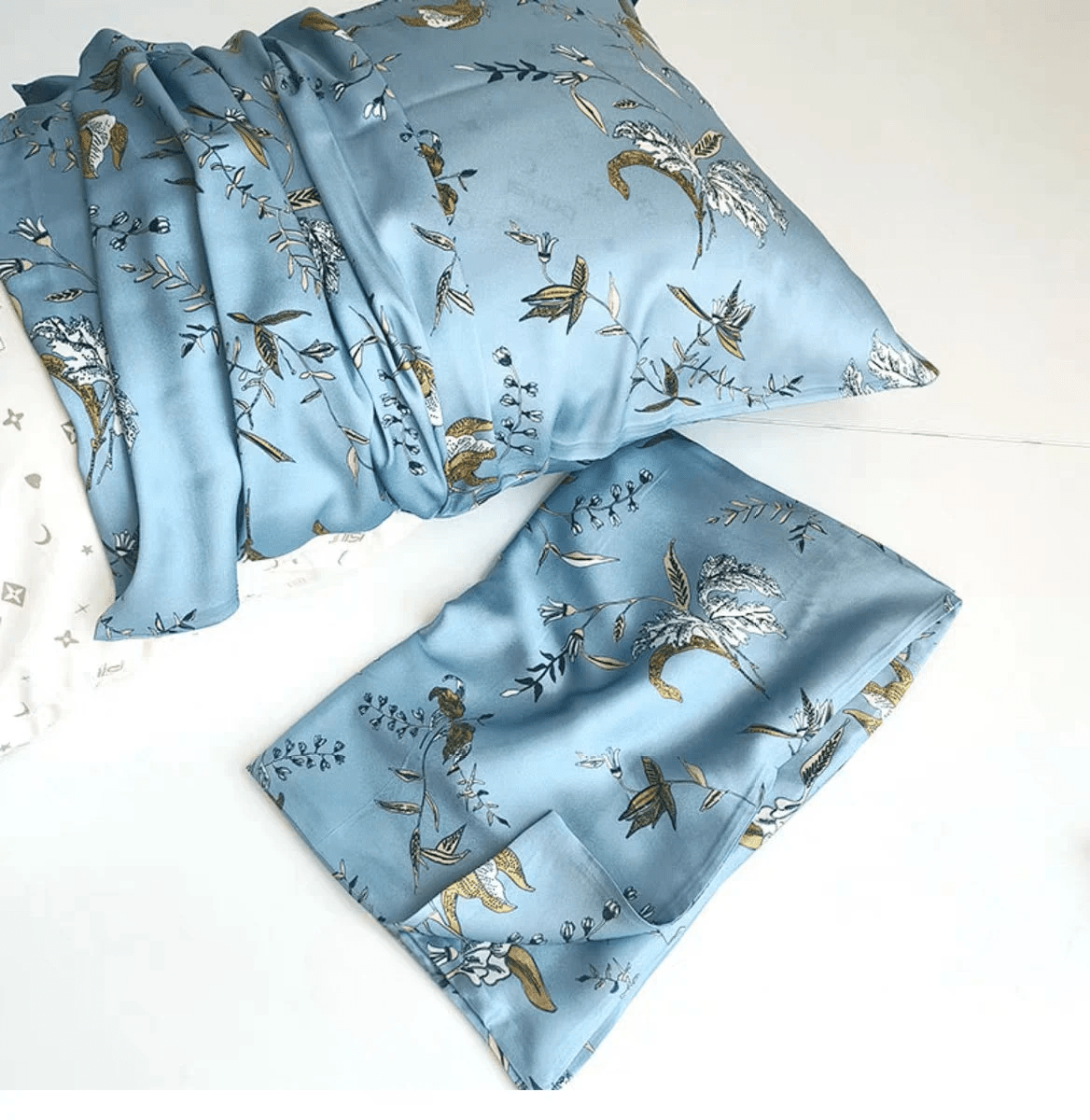 Foggy Blue Wildflower Pattern Silk Pillowcase: Mulberry Silk Pillowcase for beauty sleep/Mulberry Silk Pillowcase/20 momme Silk Pillowcase - Lian