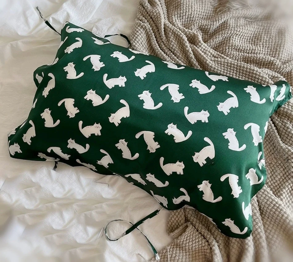 Toddlers  Pillowcase Mulberry Pillow Chic Kitty Green Silk Pillow for Kid's Birthday Gift Available with Two Size for Adults and Kids - Lian