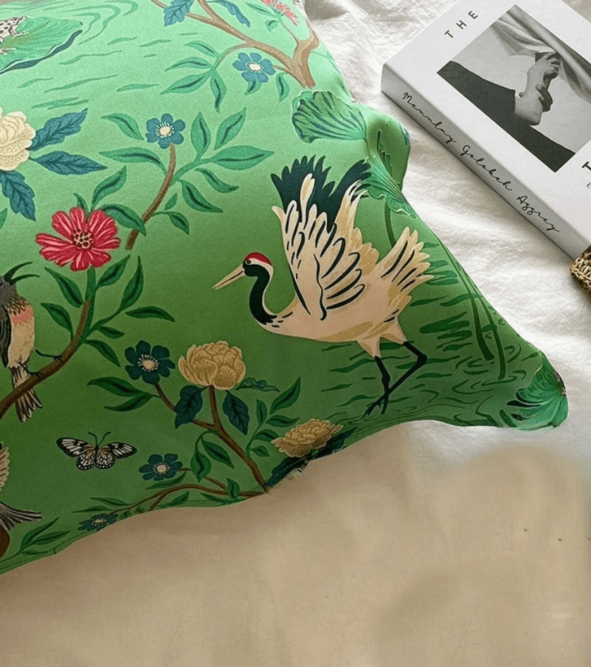 Mulberry Silk Pillowcase with Oriental Crane Design - Vintage-Inspired Luxury Silk Bedding - Lian