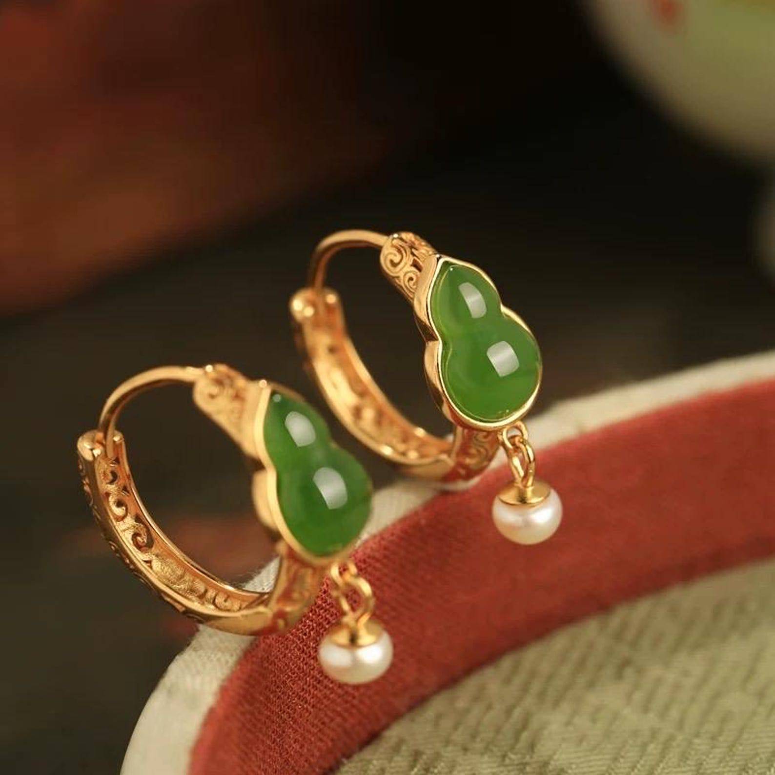 Traditional Chinese Good Fortune Gourd Jade Pearl Earrings - Lian