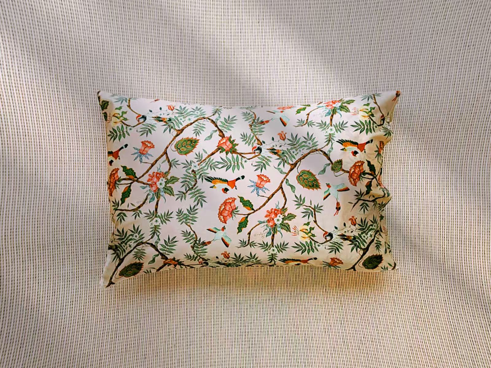 Pure Silk Pillowcase with Blooming Golden Lily Patterns