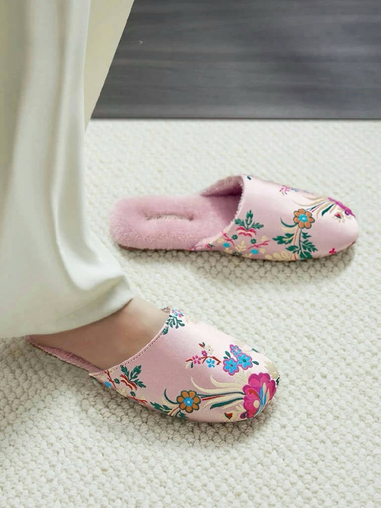 Oriental Embroidered Women&#39;s Slippers - Winter Indoor House - Pink