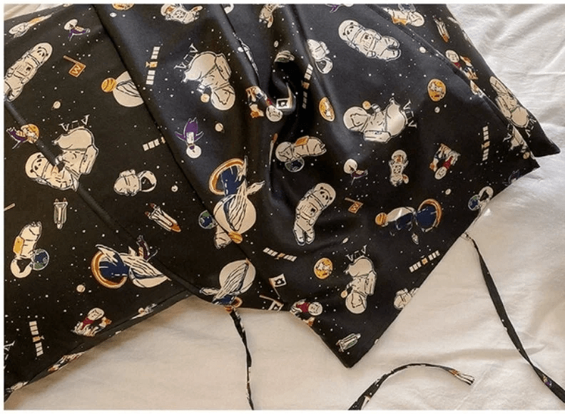 Astronaut Pattern Black Mulberry Silk Pillowcase - Space-Inspired Silk Pillowcase for Kids and Teens - Lian