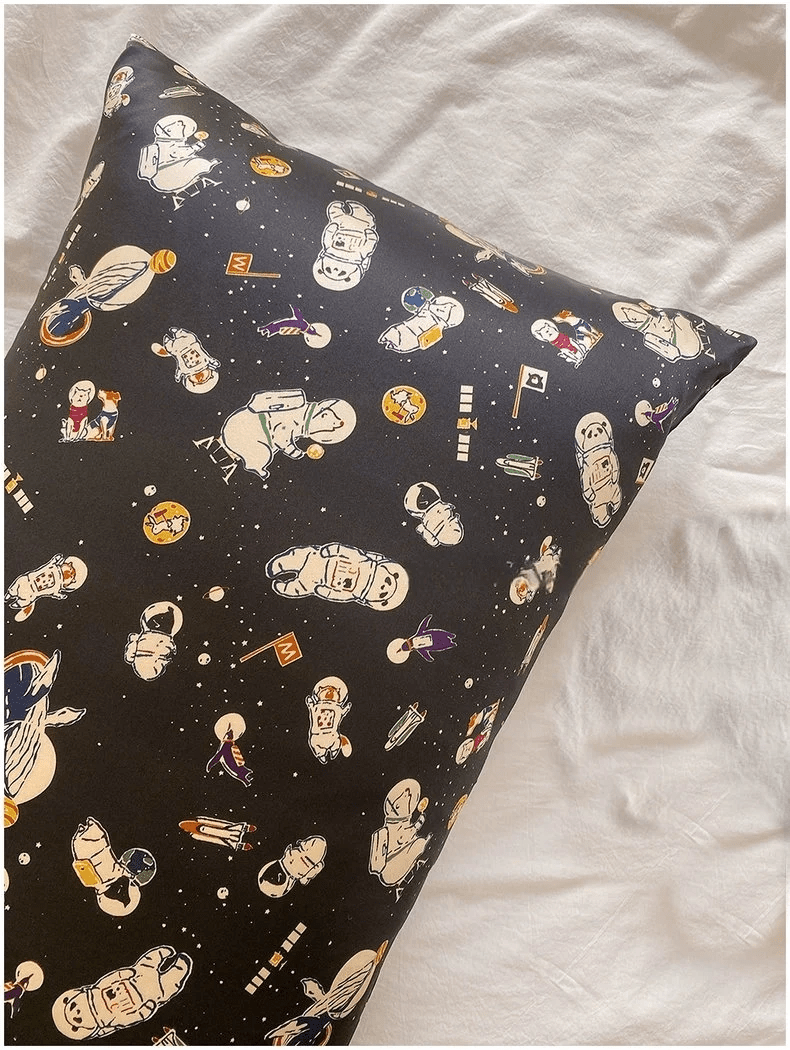 Astronaut Pattern Black Mulberry Silk Pillowcase - Space-Inspired Silk Pillowcase for Kids and Teens - Lian