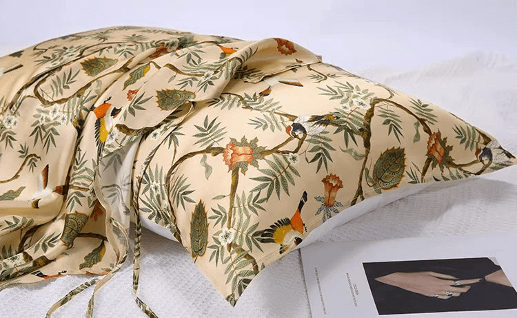 Pure Silk Pillowcase with Blooming Golden Lily Patterns - Lian