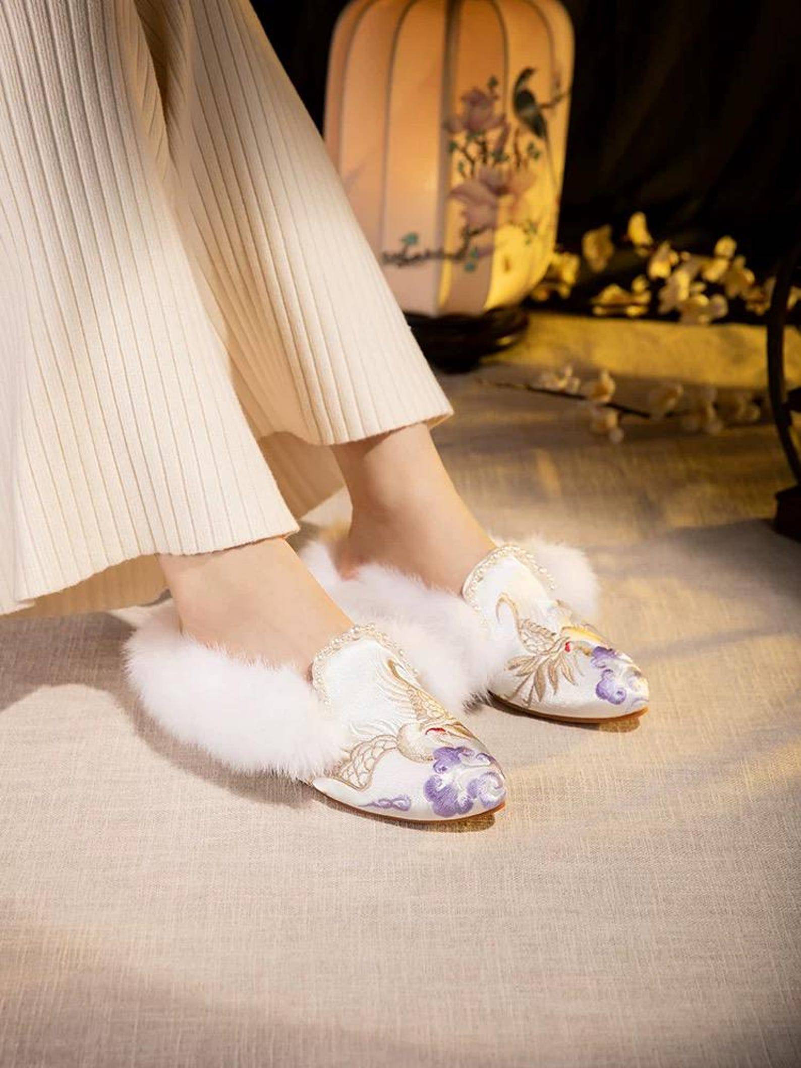 Handmade Embroidered Winter Slippers with Faux Fur Lining – Traditional Chinese Style, Warm &amp; Comfortable Winter Mules, Perfect Gift for Her - White with Lilac - Lian