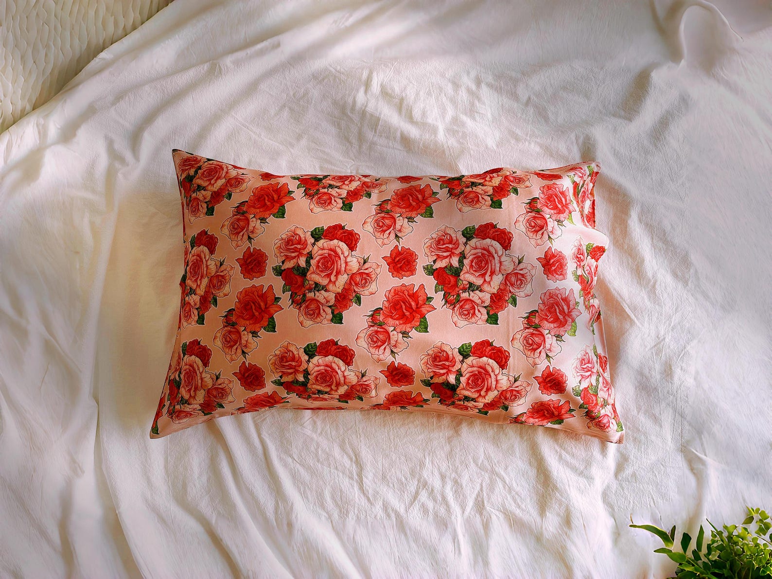 Blooming Rose Mulberry Silk Pillowcase - Luxurious Floral Silk Bedding for Enhanced Beauty Sleep